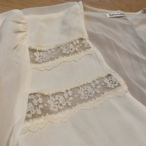 Reformation deep v blouse with tie - Picture 7 of 7